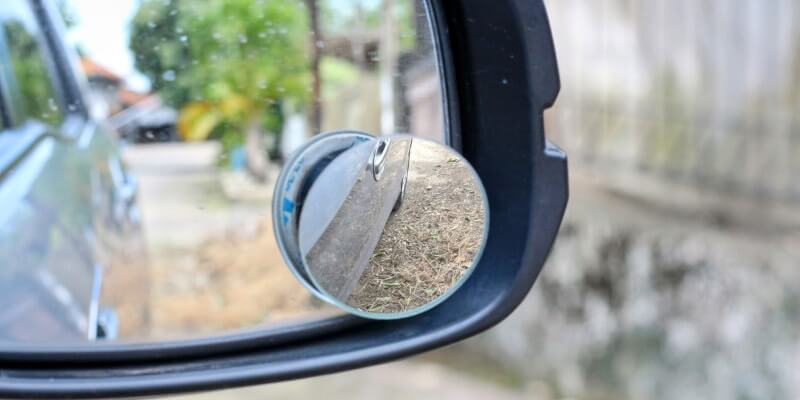 Wing mirror with extended blind spot mirror attached